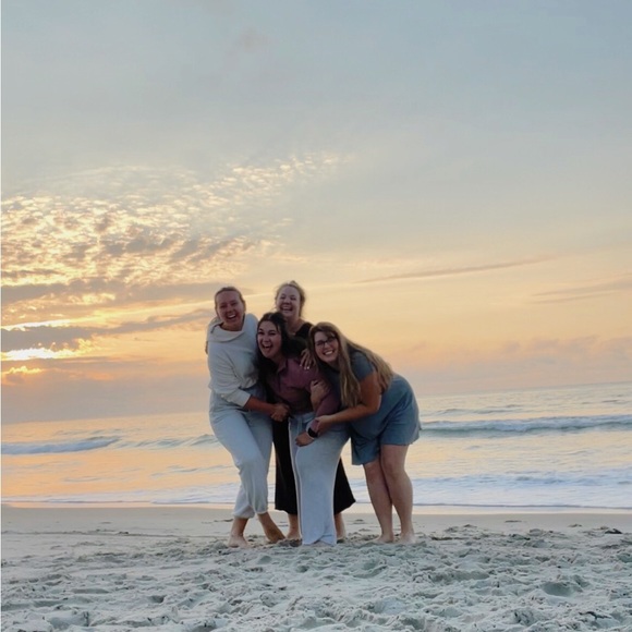 Hi, I’m Molli ✨💛🌻 - Picture 9 of 11